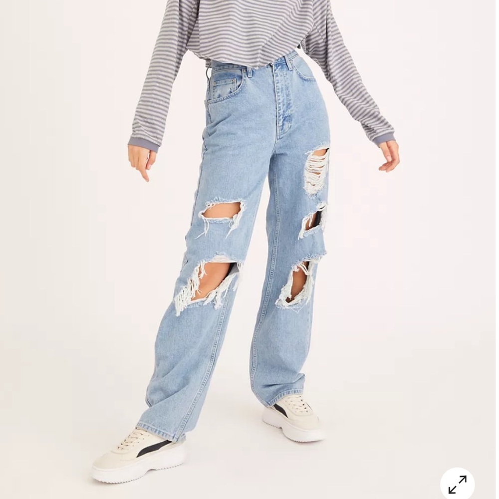 BDG HighWaisted Baggy Jean Destroyed Light Wash 25